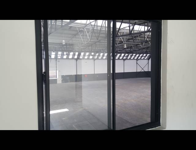 1,860M² FACTORY TO LET IN KILLARNEY GARDENS